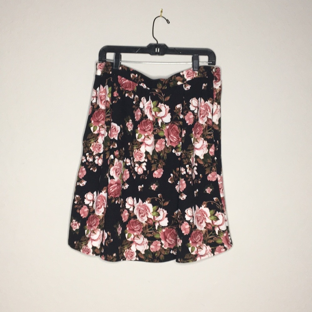 NWT Large Astoria Skirt!